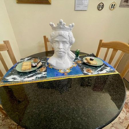 Maya'S Apartment Close To Ballaro Market And Central Station باليرمو المظهر الخارجي الصورة